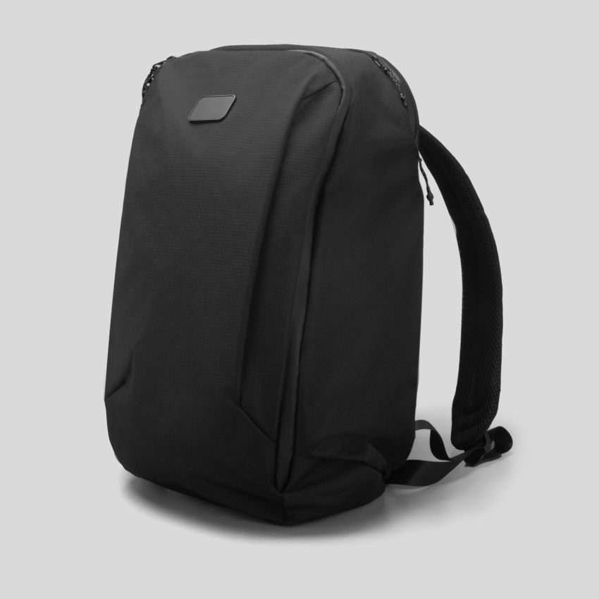 NAIA Sac à dos pour ordinateur portable 20L en matériau recyclé des océans