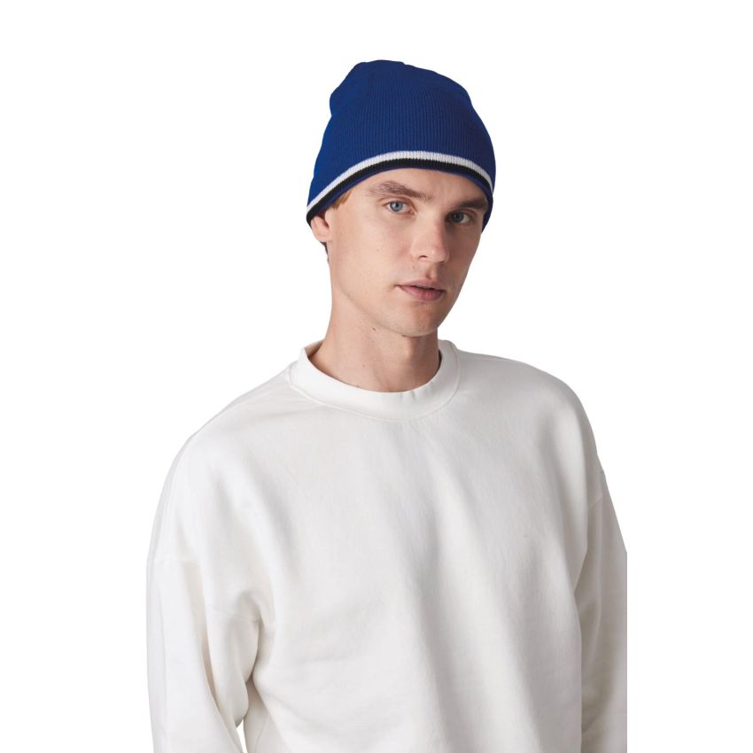 Bonnet avec bande contrastante
